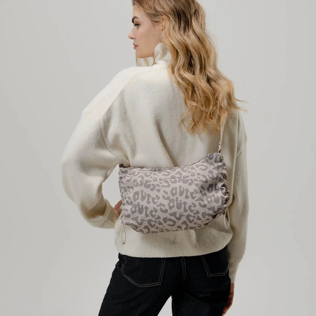 Skara Small Shoulder Bag - Image 32